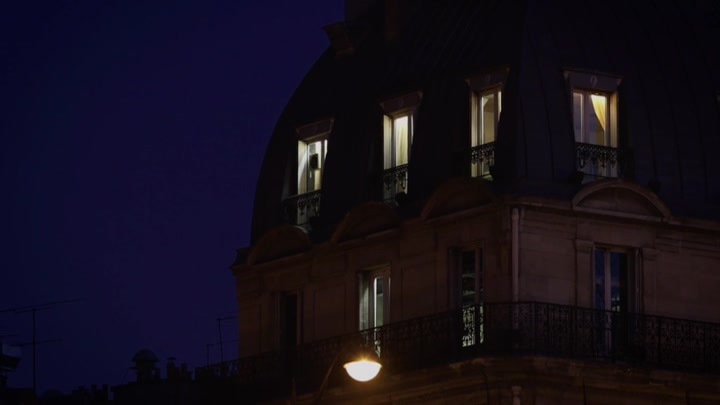 Emily_in_Paris_S02E06_WEBRip_x264-ION10_1869.jpg