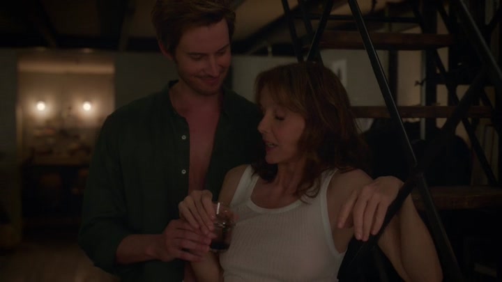 Emily_in_Paris_S02E06_WEBRip_x264-ION10_1880.jpg Emily_in_Paris_S02E06_WEBRip_x264-ION10_1880.jpg