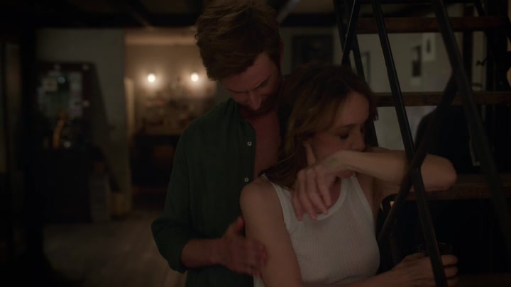 Emily_in_Paris_S02E06_WEBRip_x264-ION10_1937.jpg