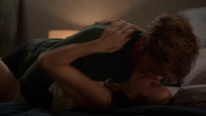 Emily_in_Paris_S02E06_WEBRip_x264-ION10_1984.jpg