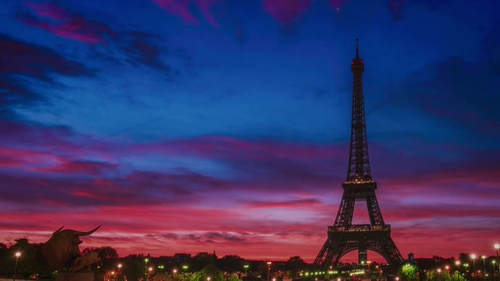 Emily_in_Paris_S02E06_WEBRip_x264-ION10_1991.jpg