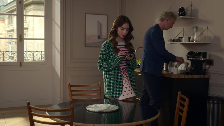 Emily_in_Paris_S02E06_WEBRip_x264-ION10_1998.jpg