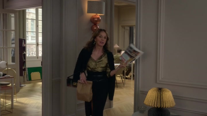 Emily_in_Paris_S02E06_WEBRip_x264-ION10_2000.jpg