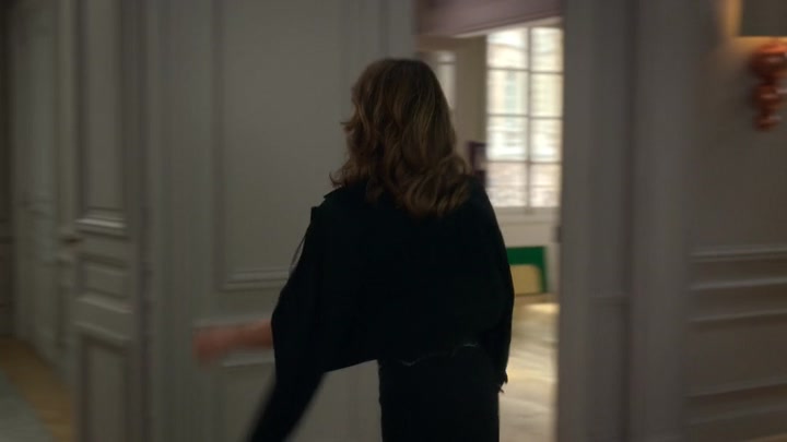 Emily_in_Paris_S02E06_WEBRip_x264-ION10_2015.jpg