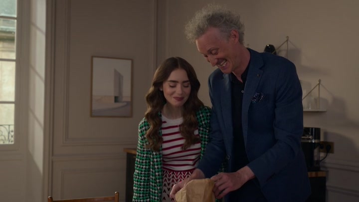 Emily_in_Paris_S02E06_WEBRip_x264-ION10_2035.jpg Emily_in_Paris_S02E06_WEBRip_x264-ION10_2035.jpg