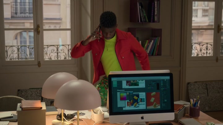 Emily_in_Paris_S02E06_WEBRip_x264-ION10_2044.jpg