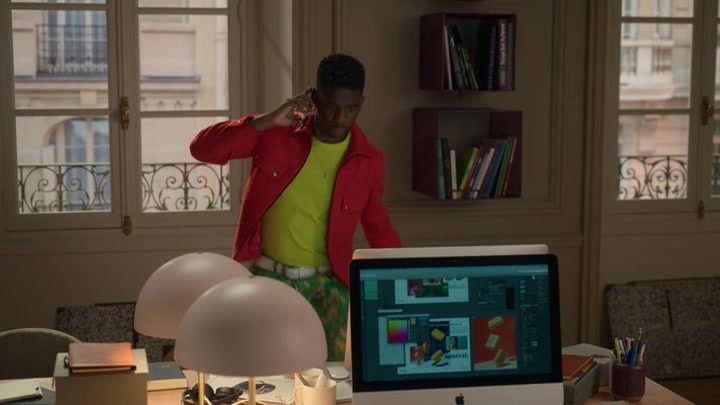 Emily_in_Paris_S02E06_WEBRip_x264-ION10_2045.jpg