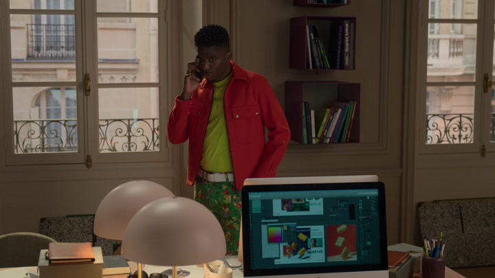 Emily_in_Paris_S02E06_WEBRip_x264-ION10_2049.jpg