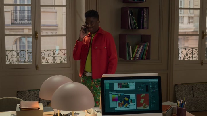 Emily_in_Paris_S02E06_WEBRip_x264-ION10_2051.jpg