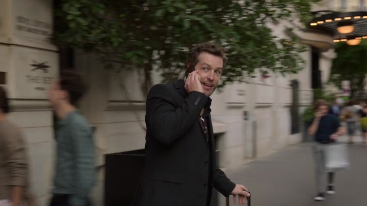 Emily_in_Paris_S02E06_WEBRip_x264-ION10_2055.jpg