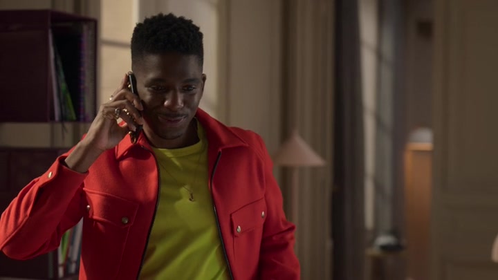 Emily_in_Paris_S02E06_WEBRip_x264-ION10_2060.jpg