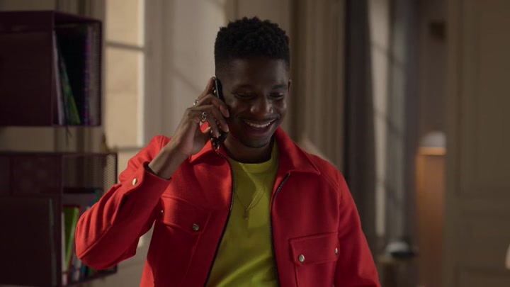 Emily_in_Paris_S02E06_WEBRip_x264-ION10_2063.jpg