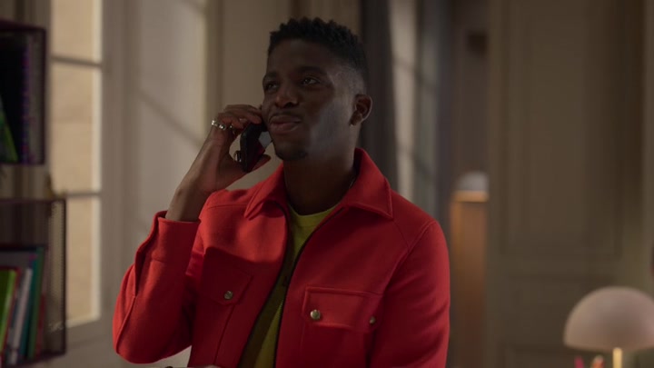 Emily_in_Paris_S02E06_WEBRip_x264-ION10_2076.jpg