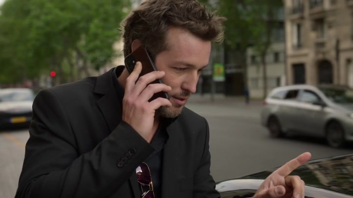 Emily_in_Paris_S02E06_WEBRip_x264-ION10_2080.jpg