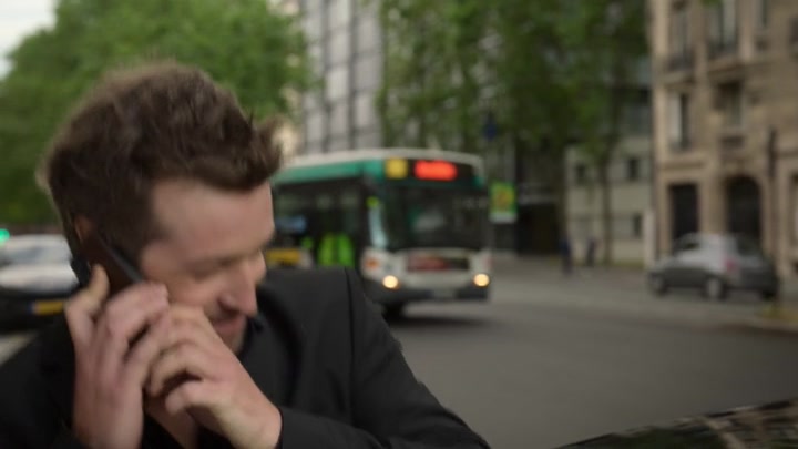 Emily_in_Paris_S02E06_WEBRip_x264-ION10_2090.jpg