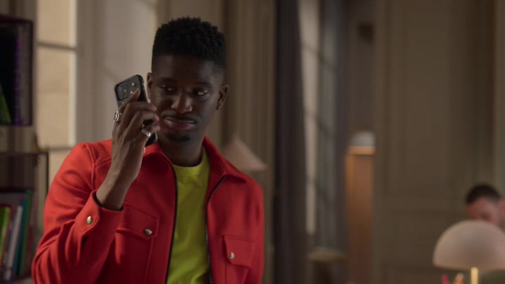 Emily_in_Paris_S02E06_WEBRip_x264-ION10_2091.jpg