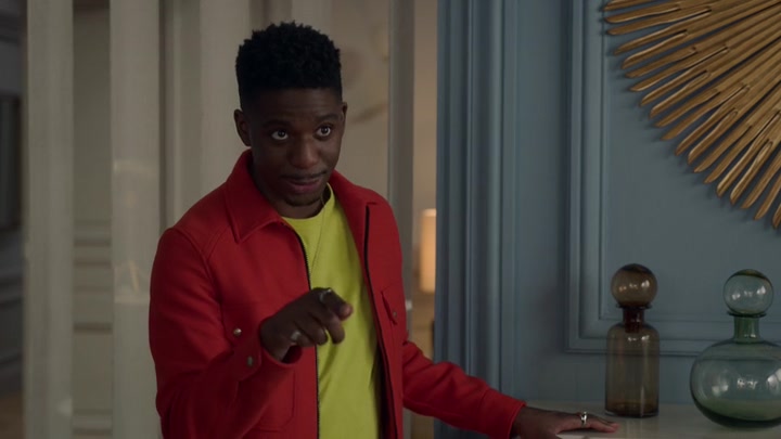 Emily_in_Paris_S02E06_WEBRip_x264-ION10_2113.jpg