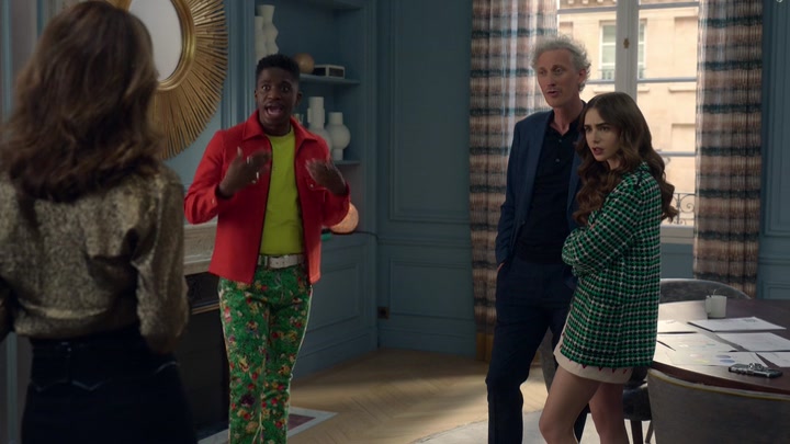 Emily_in_Paris_S02E06_WEBRip_x264-ION10_2145.jpg