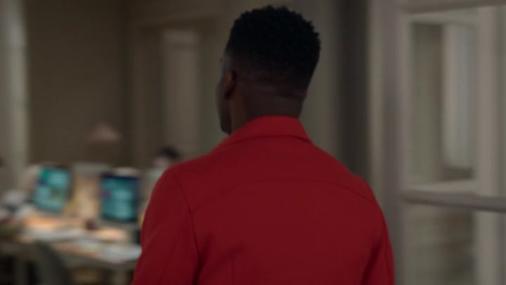 Emily_in_Paris_S02E06_WEBRip_x264-ION10_2190.jpg
