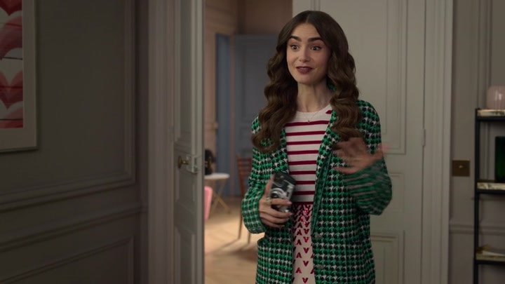 Emily_in_Paris_S02E06_WEBRip_x264-ION10_2210.jpg