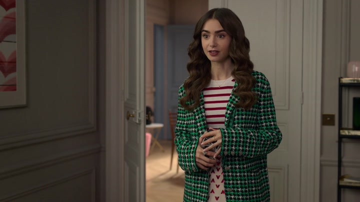 Emily_in_Paris_S02E06_WEBRip_x264-ION10_2219.jpg