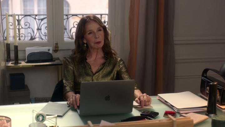 Emily_in_Paris_S02E06_WEBRip_x264-ION10_2229.jpg