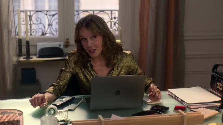 Emily_in_Paris_S02E06_WEBRip_x264-ION10_2255.jpg
