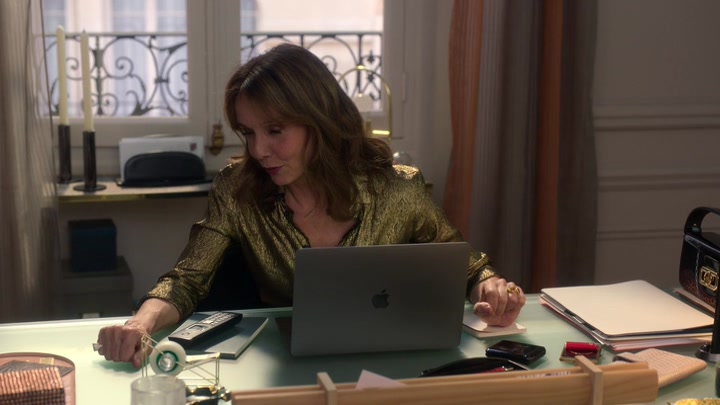 Emily_in_Paris_S02E06_WEBRip_x264-ION10_2260.jpg Emily_in_Paris_S02E06_WEBRip_x264-ION10_2260.jpg