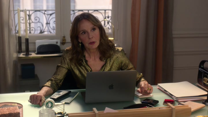 Emily_in_Paris_S02E06_WEBRip_x264-ION10_2272.jpg Emily_in_Paris_S02E06_WEBRip_x264-ION10_2272.jpg