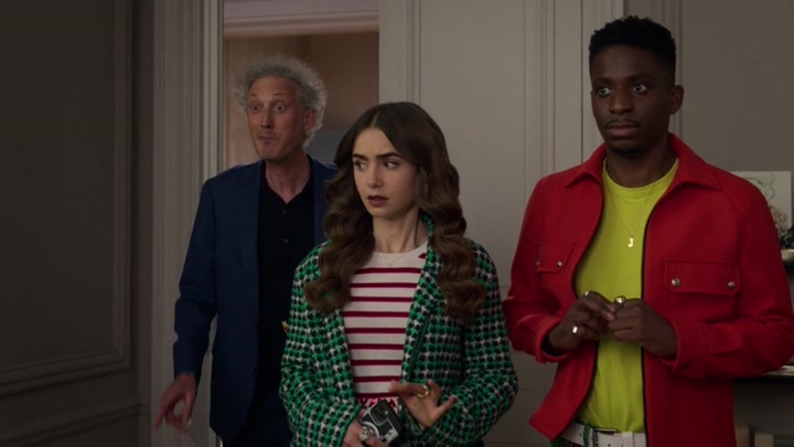 Emily_in_Paris_S02E06_WEBRip_x264-ION10_2291.jpg