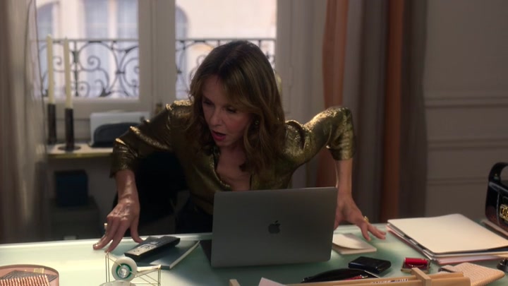 Emily_in_Paris_S02E06_WEBRip_x264-ION10_2305.jpg Emily_in_Paris_S02E06_WEBRip_x264-ION10_2305.jpg