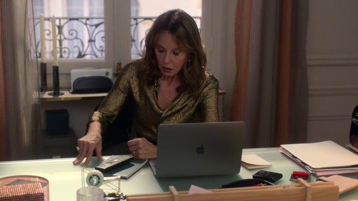 Emily_in_Paris_S02E06_WEBRip_x264-ION10_2308.jpg Emily_in_Paris_S02E06_WEBRip_x264-ION10_2308.jpg