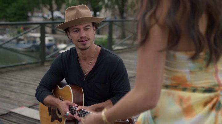 Emily_in_Paris_S02E06_WEBRip_x264-ION10_2359.jpg Emily_in_Paris_S02E06_WEBRip_x264-ION10_2359.jpg