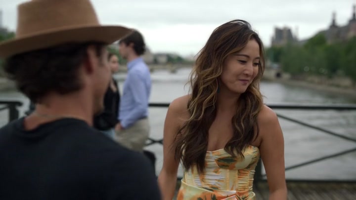 Emily_in_Paris_S02E06_WEBRip_x264-ION10_2377.jpg Emily_in_Paris_S02E06_WEBRip_x264-ION10_2377.jpg