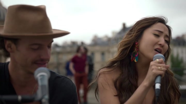 Emily_in_Paris_S02E06_WEBRip_x264-ION10_2478.jpg