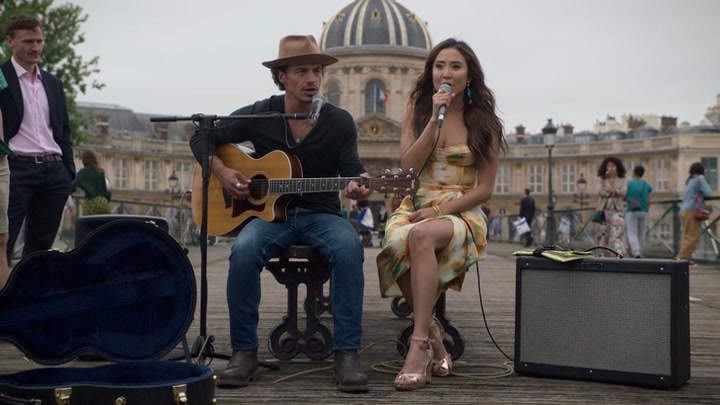 Emily_in_Paris_S02E06_WEBRip_x264-ION10_2506.jpg