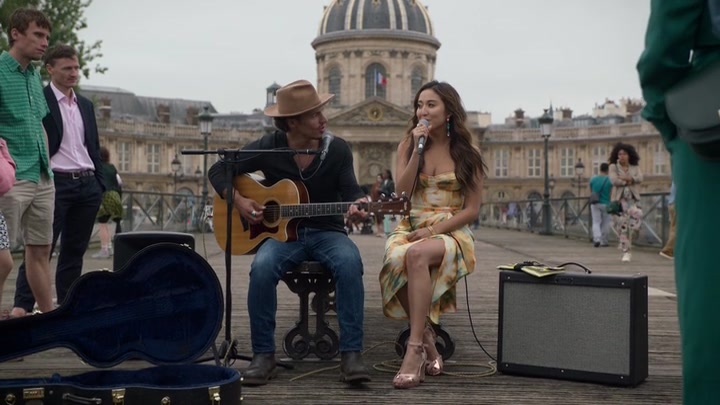 Emily_in_Paris_S02E06_WEBRip_x264-ION10_2512.jpg
