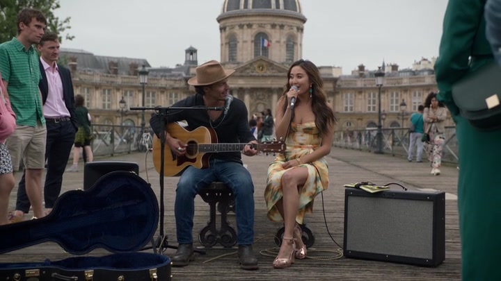 Emily_in_Paris_S02E06_WEBRip_x264-ION10_2513.jpg
