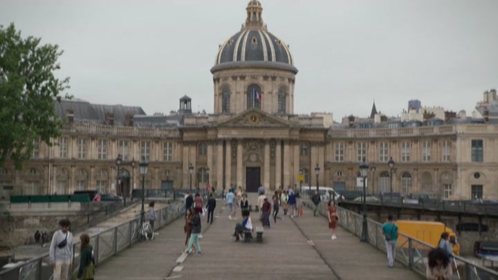 Emily_in_Paris_S02E06_WEBRip_x264-ION10_2523.jpg Emily_in_Paris_S02E06_WEBRip_x264-ION10_2523.jpg