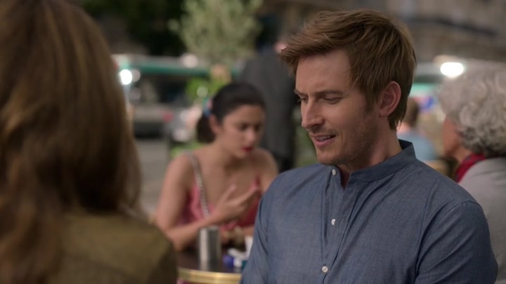 Emily_in_Paris_S02E06_WEBRip_x264-ION10_2567.jpg