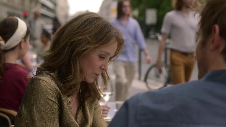 Emily_in_Paris_S02E06_WEBRip_x264-ION10_2599.jpg
