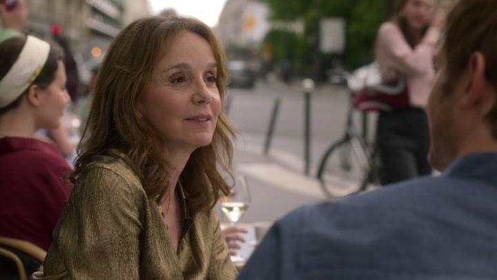 Emily_in_Paris_S02E06_WEBRip_x264-ION10_2602.jpg
