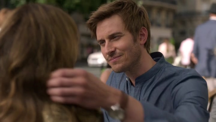 Emily_in_Paris_S02E06_WEBRip_x264-ION10_2608.jpg