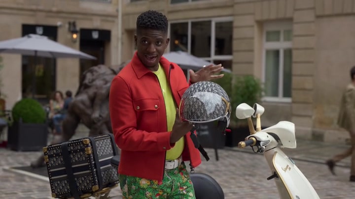 Emily_in_Paris_S02E06_WEBRip_x264-ION10_2648.jpg