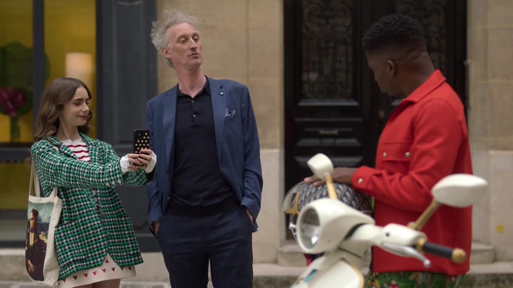 Emily_in_Paris_S02E06_WEBRip_x264-ION10_2653.jpg Emily_in_Paris_S02E06_WEBRip_x264-ION10_2653.jpg
