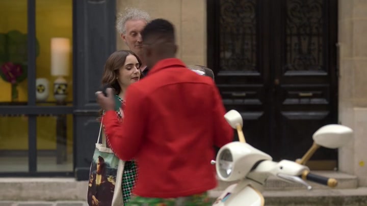 Emily_in_Paris_S02E06_WEBRip_x264-ION10_2660.jpg