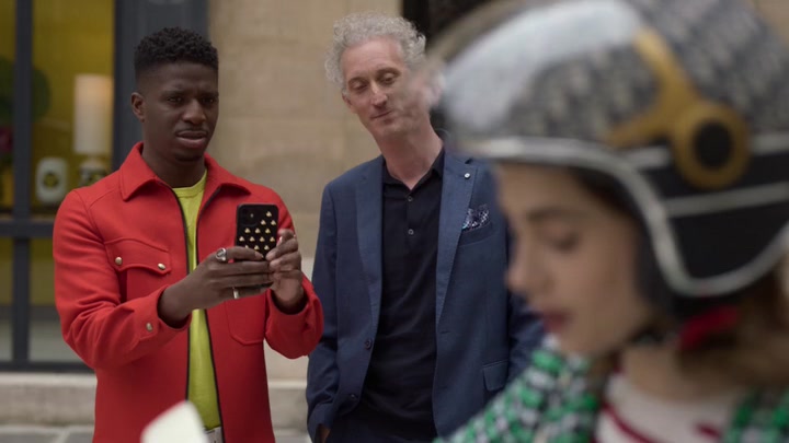 Emily_in_Paris_S02E06_WEBRip_x264-ION10_2675.jpg Emily_in_Paris_S02E06_WEBRip_x264-ION10_2675.jpg