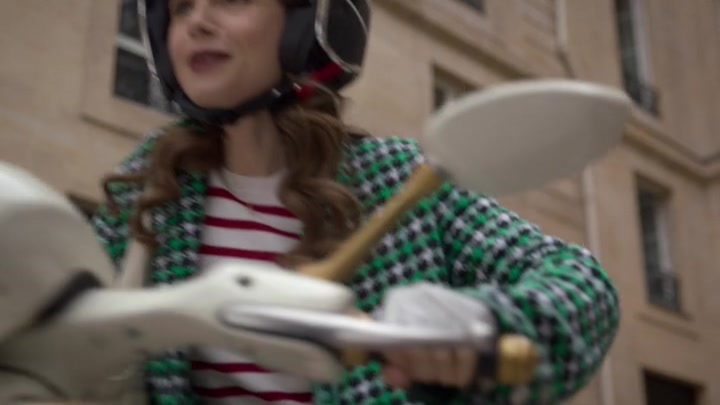 Emily_in_Paris_S02E06_WEBRip_x264-ION10_2683.jpg
