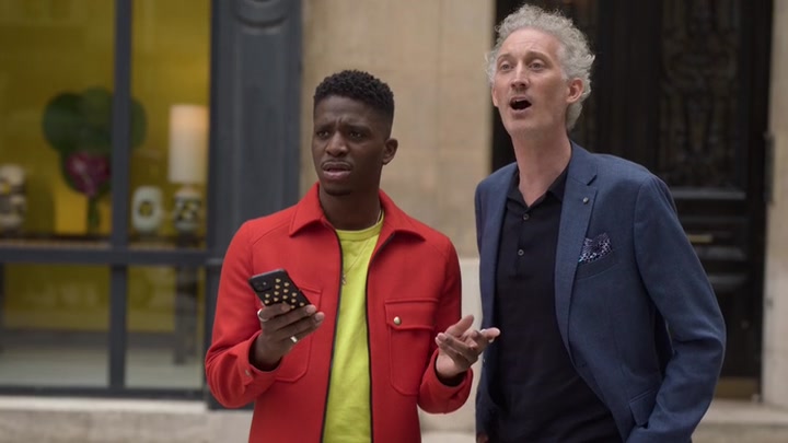 Emily_in_Paris_S02E06_WEBRip_x264-ION10_2689.jpg