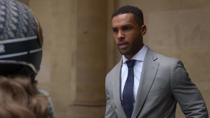 Emily_in_Paris_S02E06_WEBRip_x264-ION10_2724.jpg